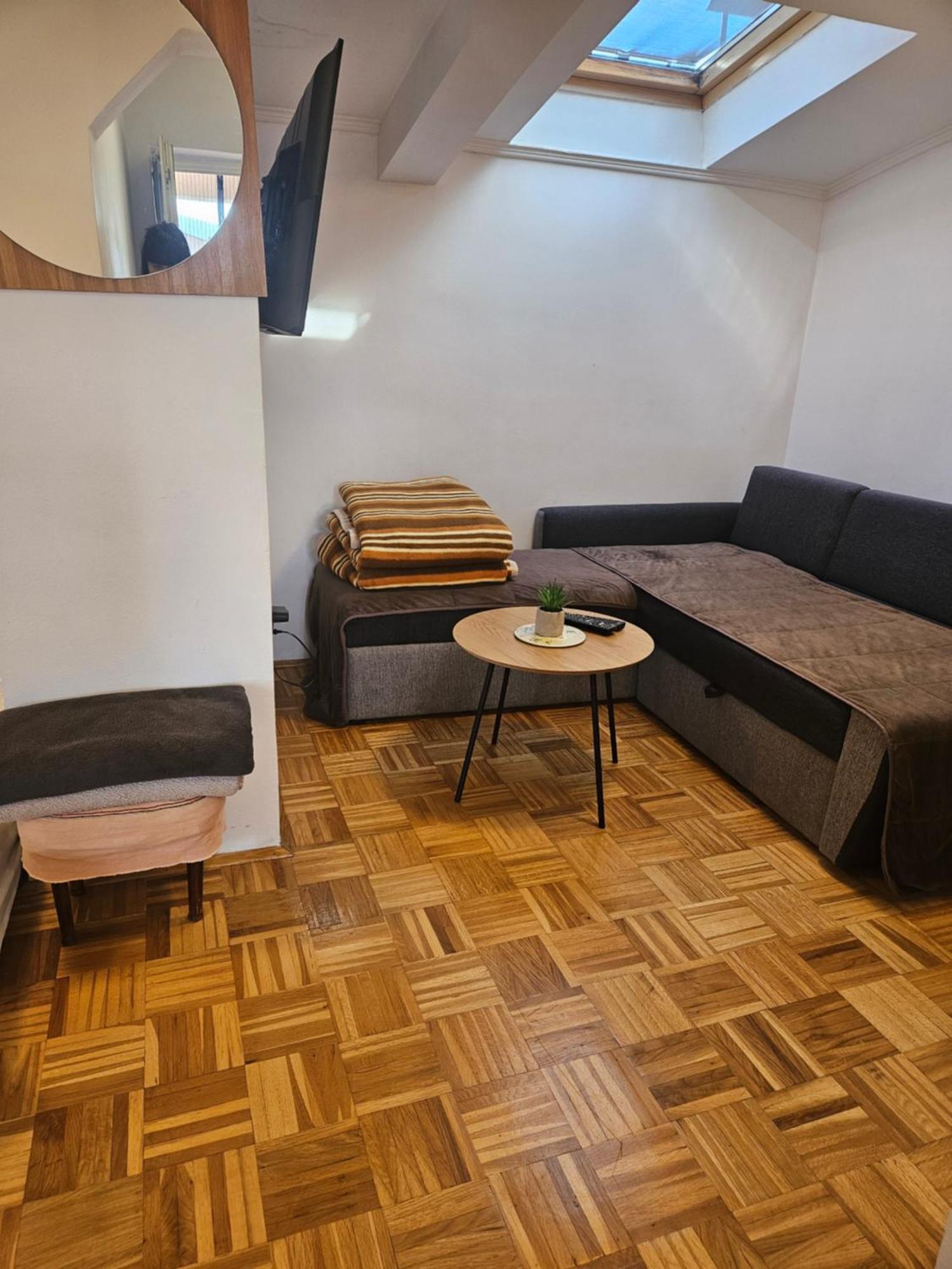 Apartman Ellye Lukavica Dış mekan fotoğraf