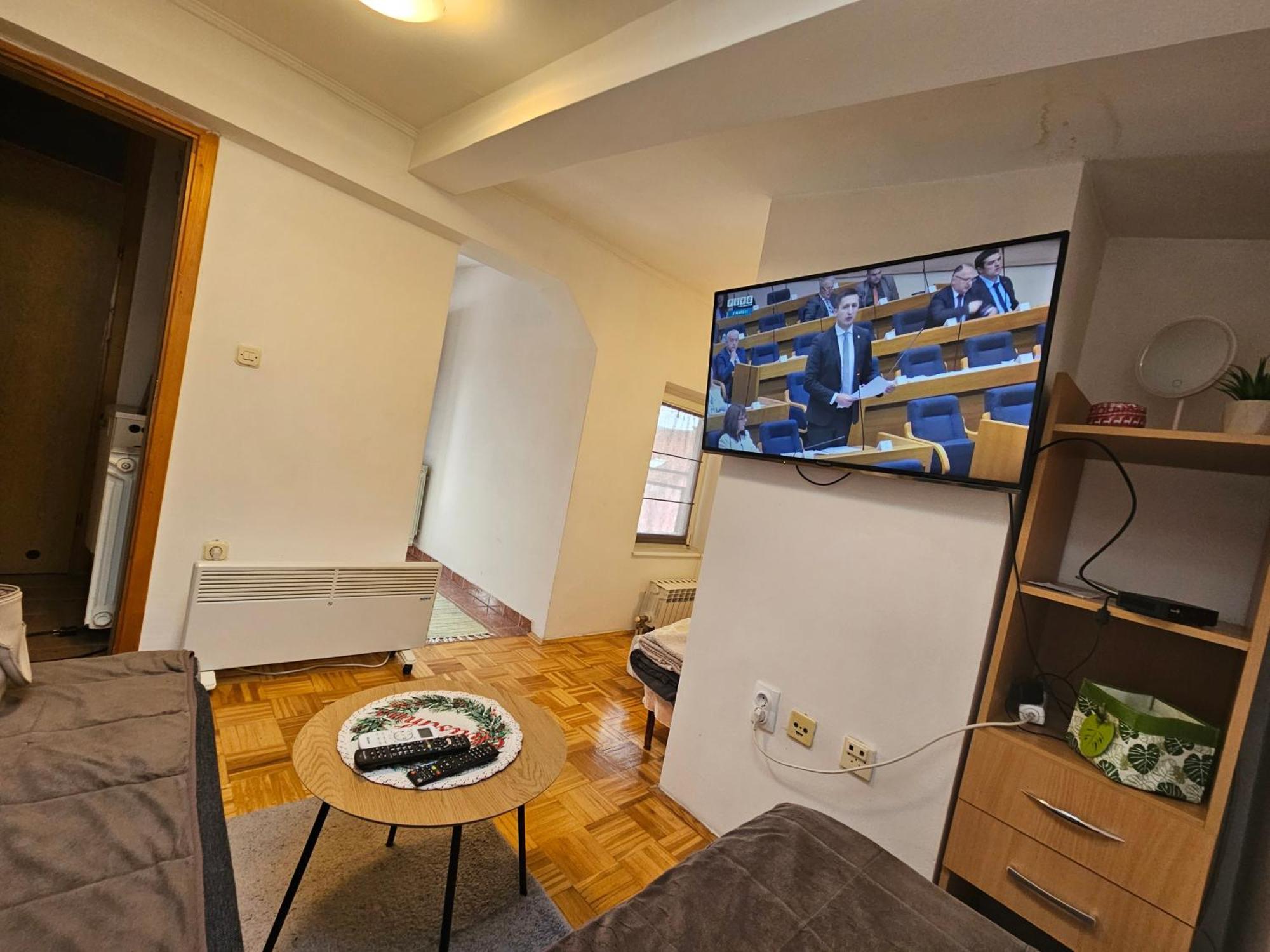 Apartman Ellye Lukavica Dış mekan fotoğraf